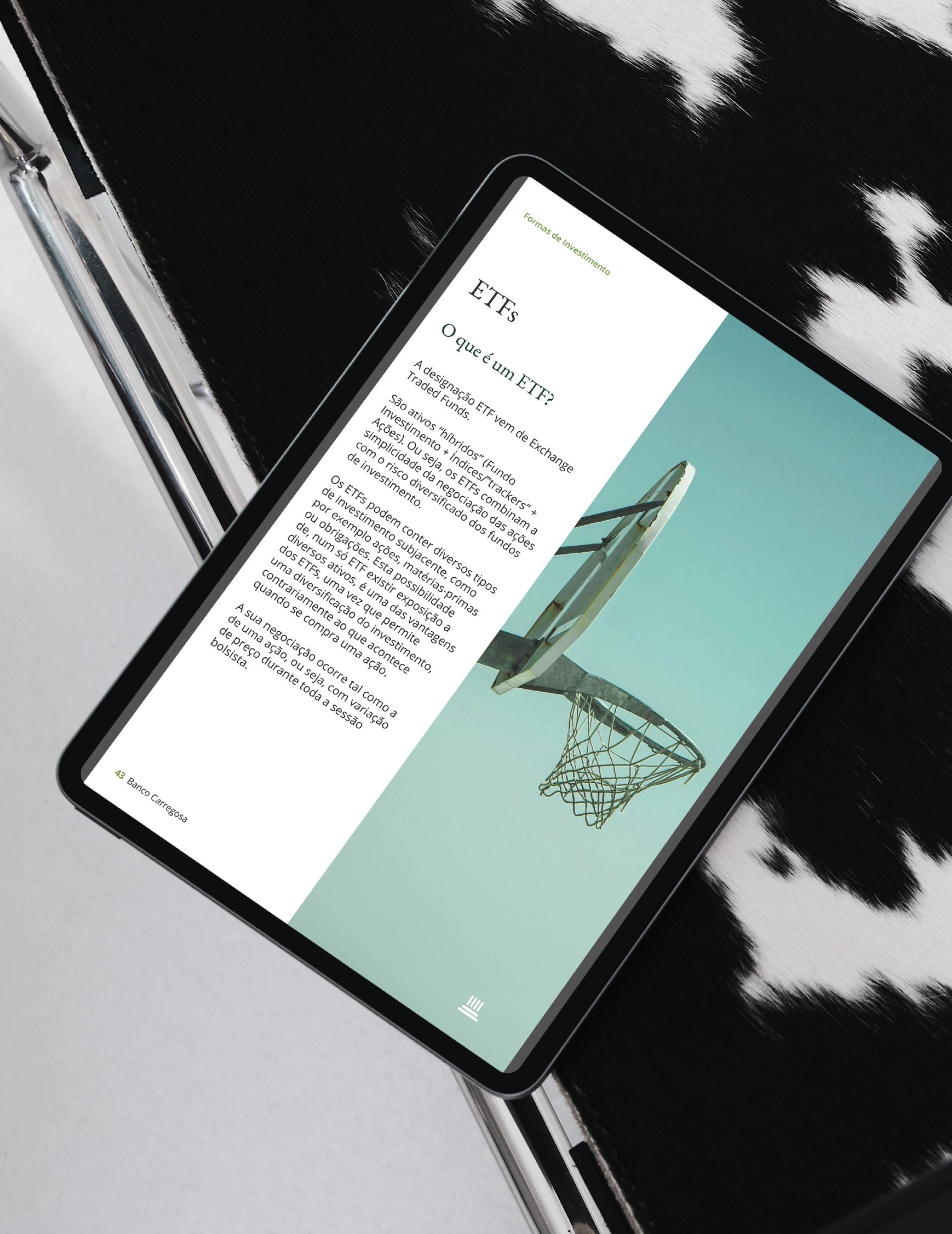 Tablet com imagem de um cesto de basquetebol e texto explicativo sobre ETFs, que faz parte de um ebook explicativo dos produtos financeiros.